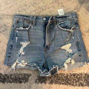 Abercrombie High Rise Mom Jean Shorts!